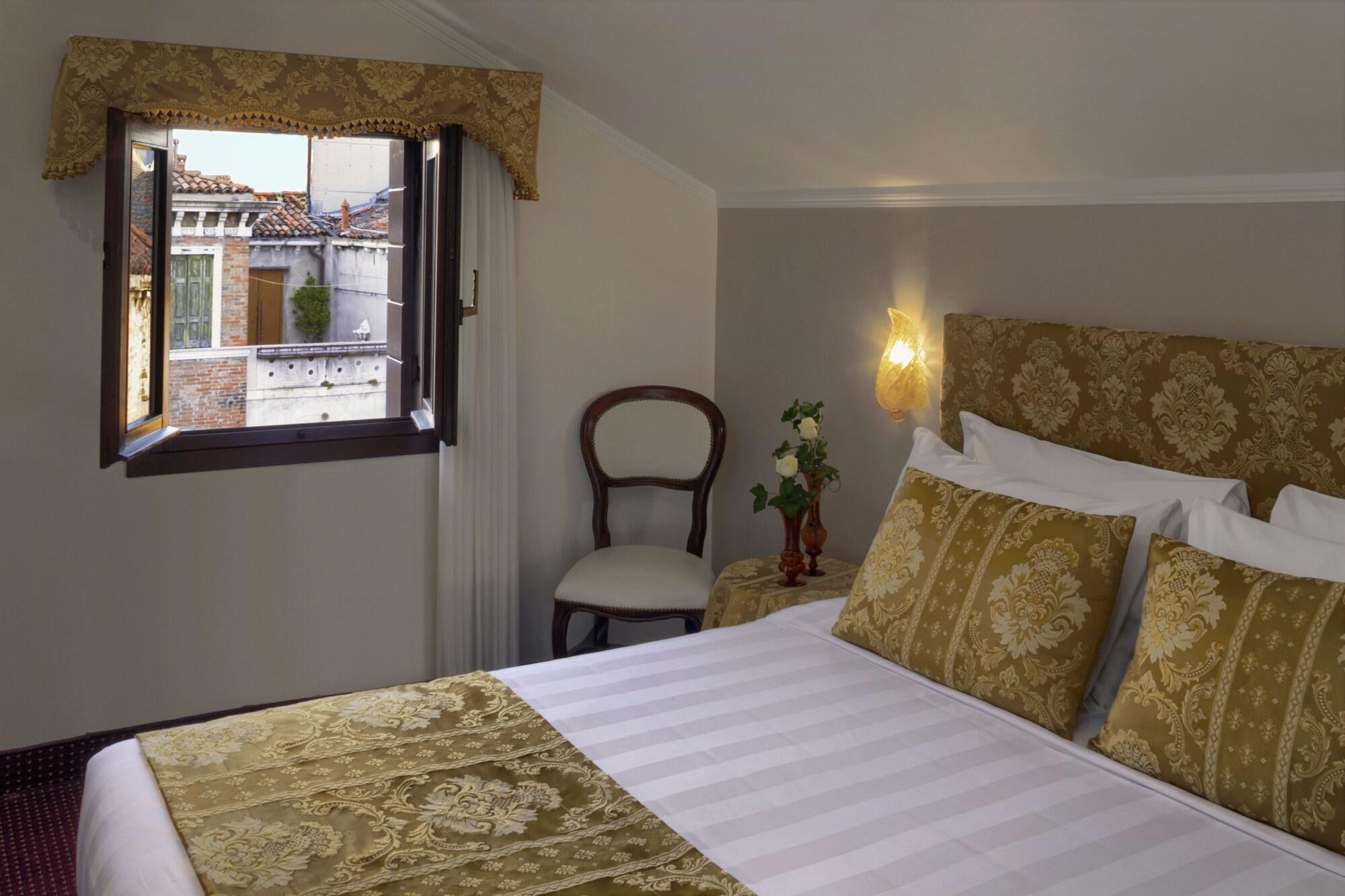 Hotel Pausania Venice Exterior photo
