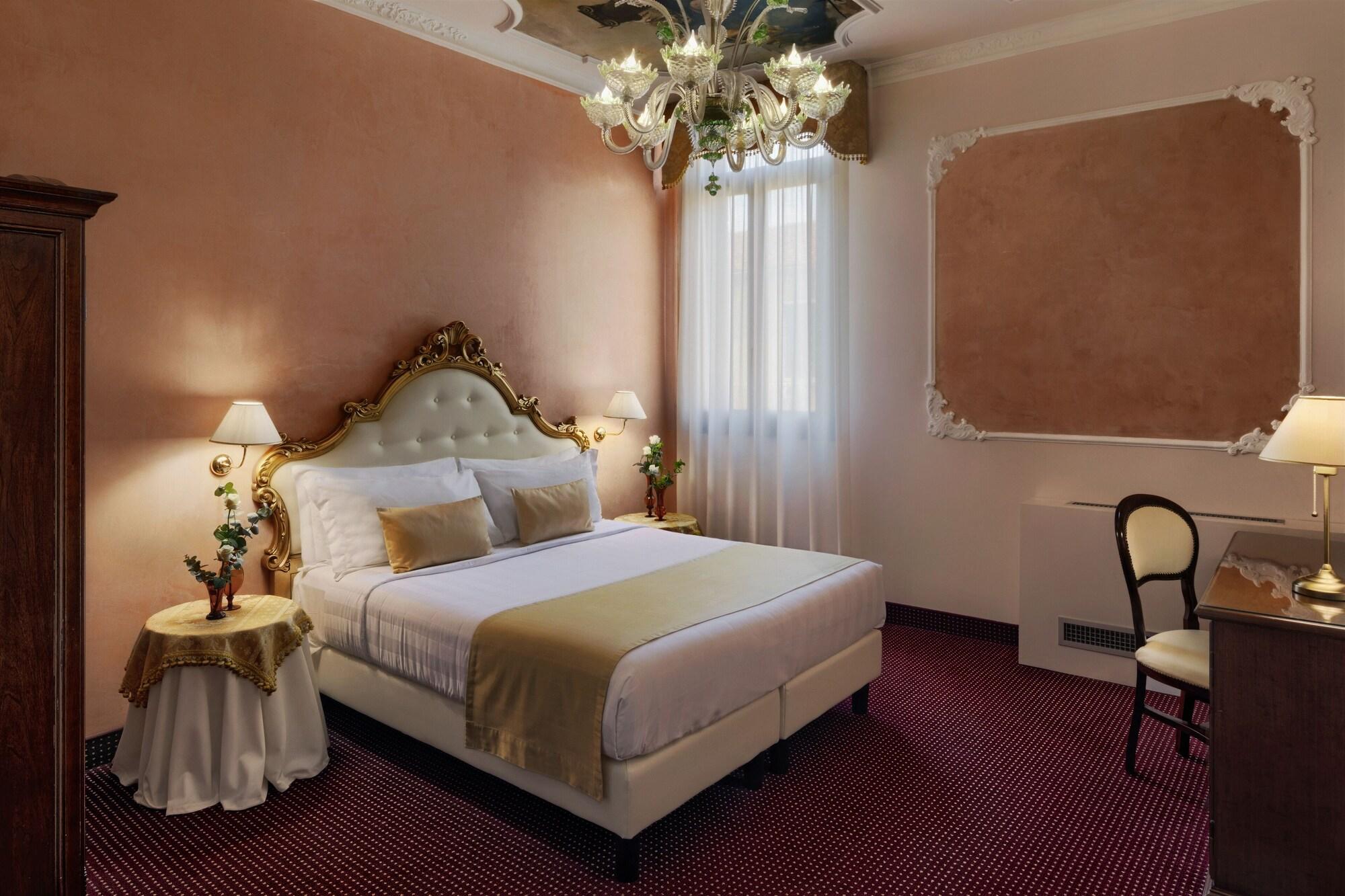 Hotel Pausania Venice Exterior photo